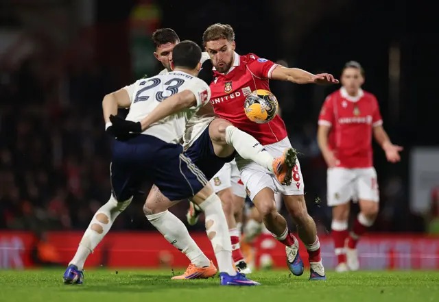 SMith holds off several challenges