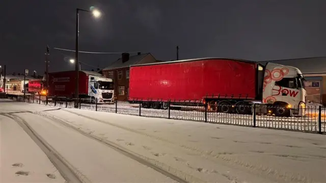 Three Lorries stuck in Leabrooks