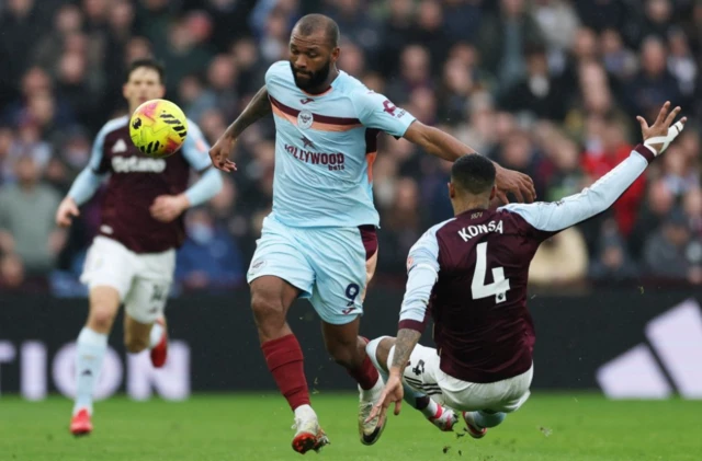 Brentford's Igor Thiago in action with Aston Villa's Ezri Konsa