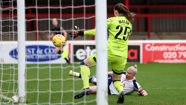 Bethany England of Tottenham Hotspur shoots while under pressure from Megan Walsh