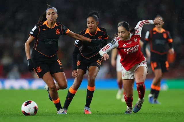 Olivia Smith of Arsenal battles for possession