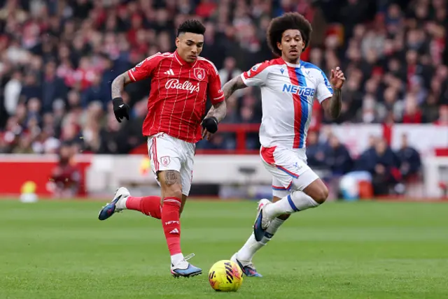 Igor Jesus of Nottingham Forest runs with the ball whilst under pressure from Chris Richards