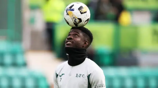 Elie Youan warming up for Hibs