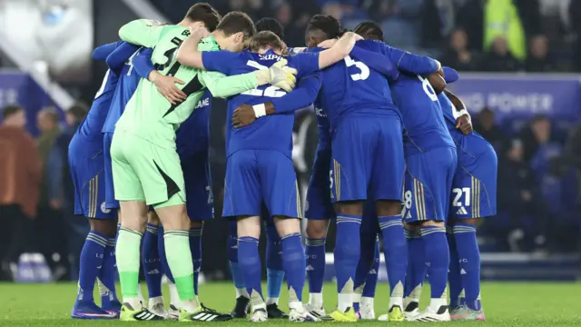 Leicester players huddle before kick-off