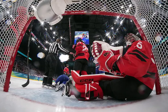 Kirsten Simms scores