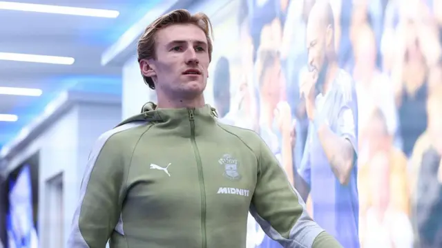Southampton midfielder Flynn Downes walking down a corridor at the King Power Stadium