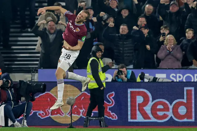 Tomas Soucek celebrates