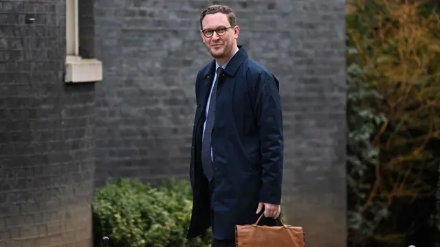 Darren Jones walking into Downing Street