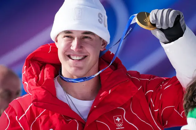 Franjo von Allmen celebrates with the gold medal