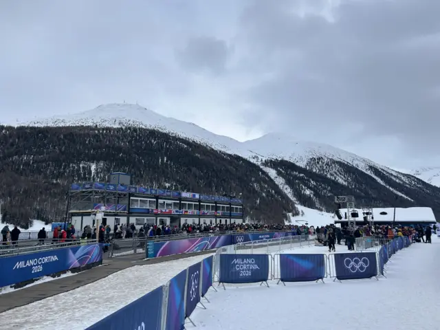 Moguls crowd