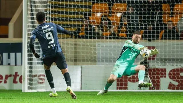 Youssef chermiti sends shot at keeper