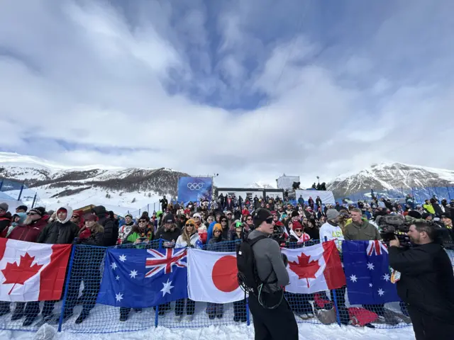 Fans at halfpipe