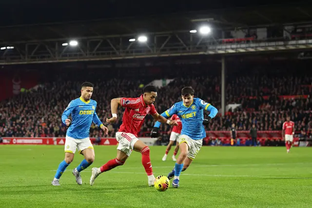 Omari Hutchinson runs with the ball whilst under pressure from Joao Gomes and Fer Lopez