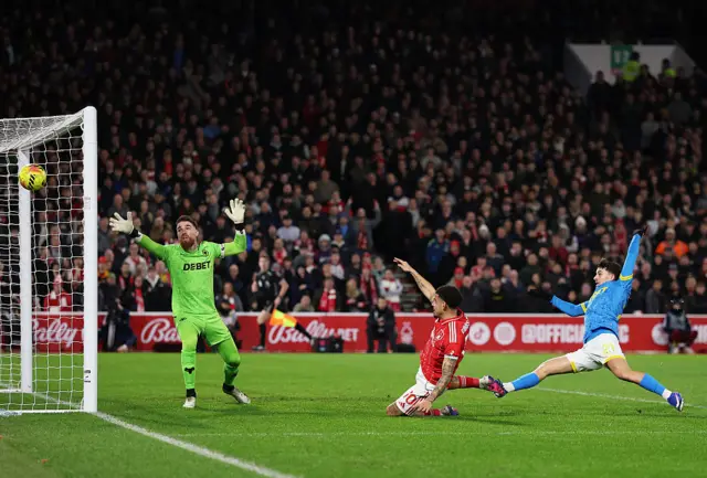 Morgan Gibbs-White misses a chance