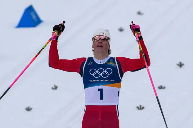 Johannes Hosflot Klaebo celebrates a gold medal