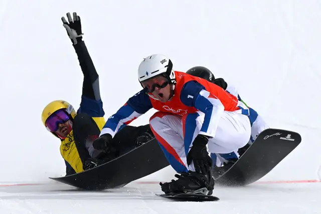 Athletes rush for the line in the opening semi-final