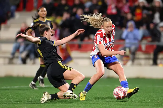 Synne Jensen is challenged by Maya Le Tissier