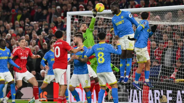 Nottingham Forest attack Wolves' goal