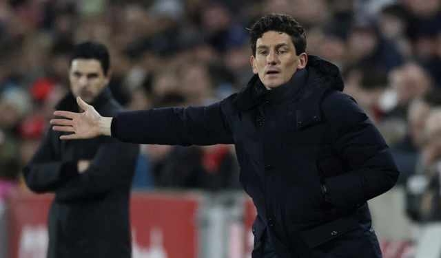 Brentford manager Keith Andrews reacts