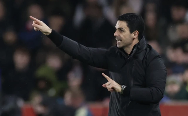Arsenal manager Mikel Arteta reacts