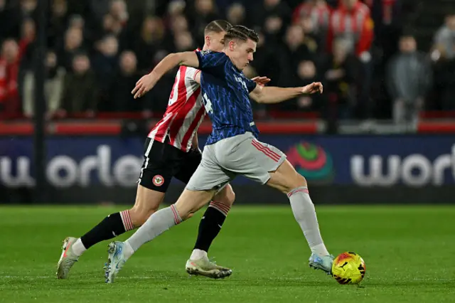 Viktor Gyokeres controls the ball