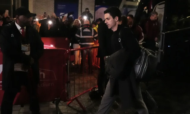 Mikel Arteta arrives