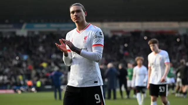 Darwin Nunez applauds Liverpool fans