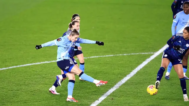 Vivianne Miedama shoots