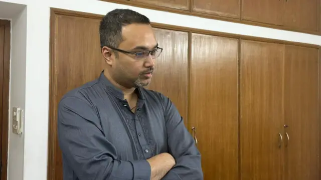 Mahdi Amin crossing his arms