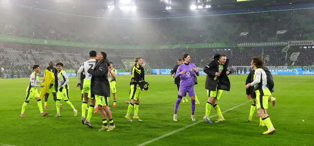 Players of Borussia Dortmund celebrate the victory after the Bundesliga match between VfL Wolfsburg and Borussia Dortmund at Volkswagen Arena on February 7, 2026