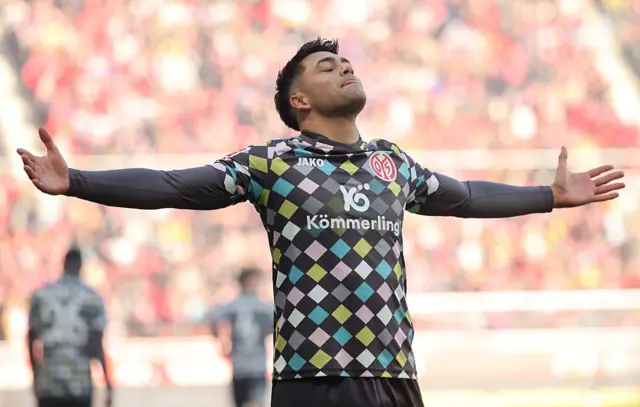 Nadiem Amiri of 1. FSV Mainz 05 celebrates the team's second goal during the Bundesliga