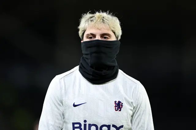 Alejandro Garnacho of Chelsea warms up