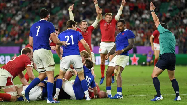 Ross Moriarty scores for Wales against France in the 2019 World Cup quarter-finals