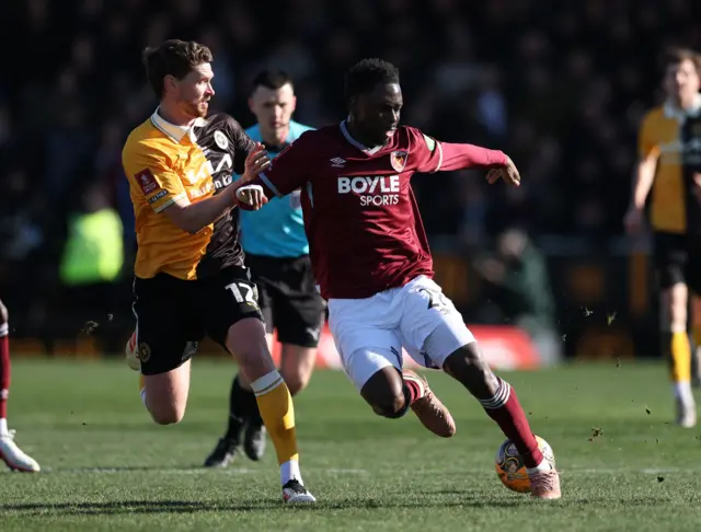 mangassa runs away from a challenge