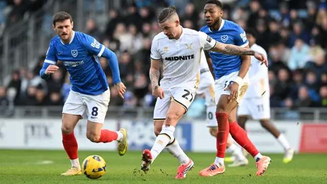 Portsmouth v Sheffield United match action