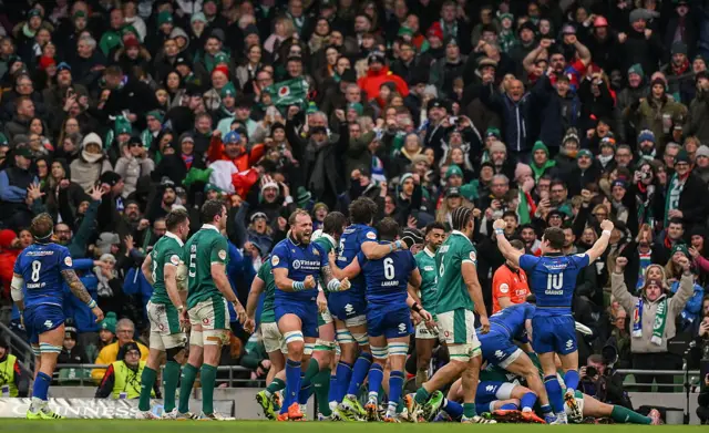 Italy celebrate Nicotera's try