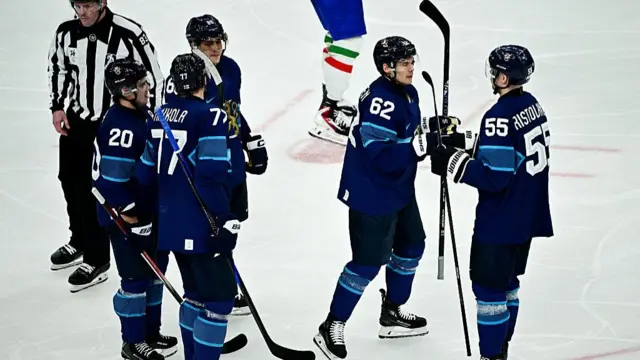 Artturi Lehkonen celebrates with teammates after scoring