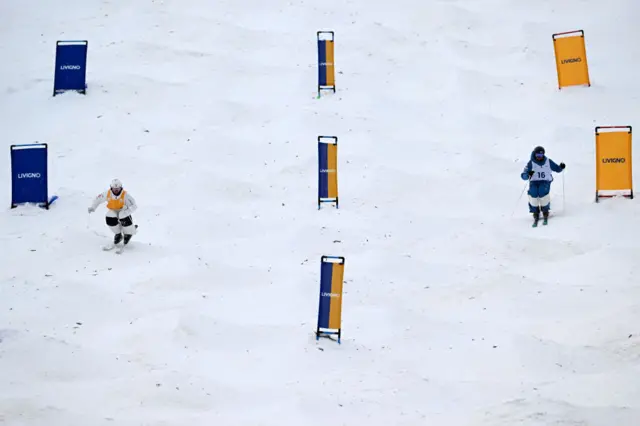 Dual moguls