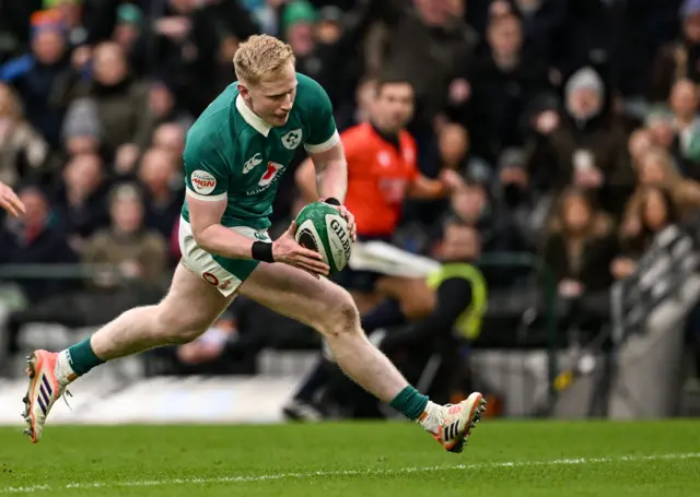Jamie Osborne dots the ball down over the try-line