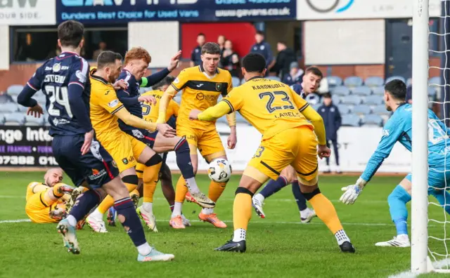 Dundee's Simon Murray scores his second