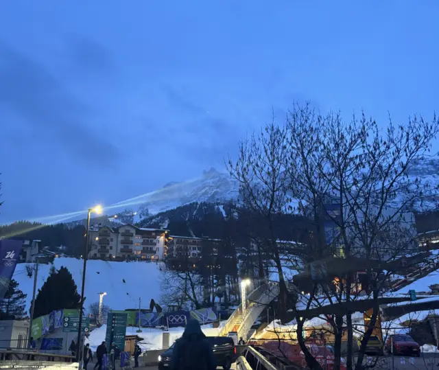 Cortina sliding centre