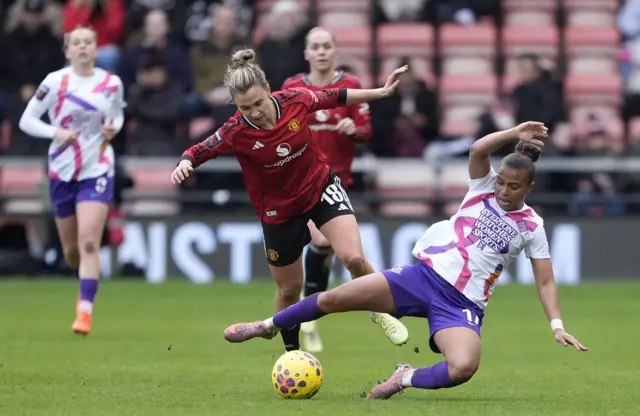 Manchester United's Julia Zigiotti Olme and London City Lionesses' Nikita Parris battle for the ball