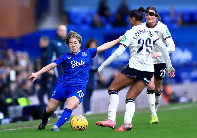 Yuka Momiki of Everton battles for possession with Estelle Cascarino of West Ham United