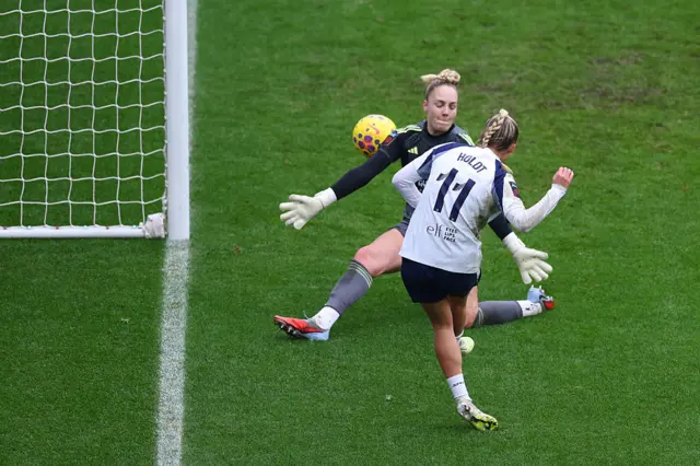 Olivia Holdt scores