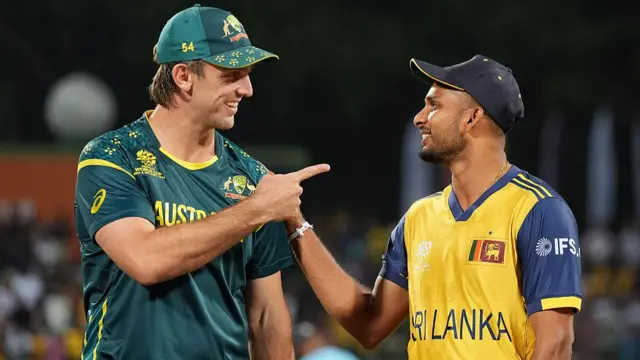 Mitchell Marsh of Australia and Dasun Shanaka of Sri Lanka take part in the coin toss