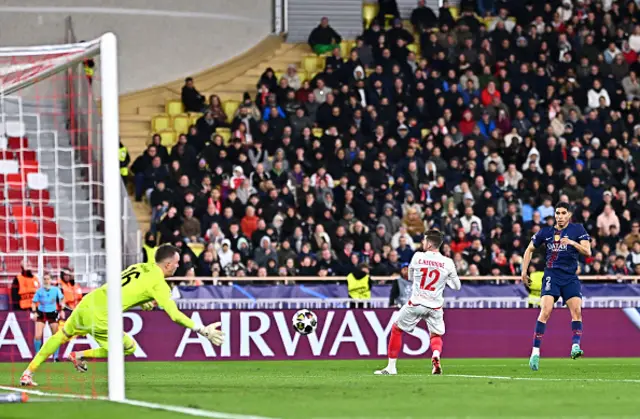 Achraf Hakimi of Paris Saint-Germain scores