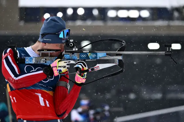 Norway's Martin Uldal shoots as he warms-up prior to the men's biathlon 4 x 7,5km rela