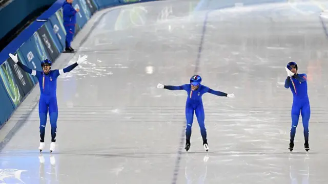 Italy winning the men's speed skating team pursuit
