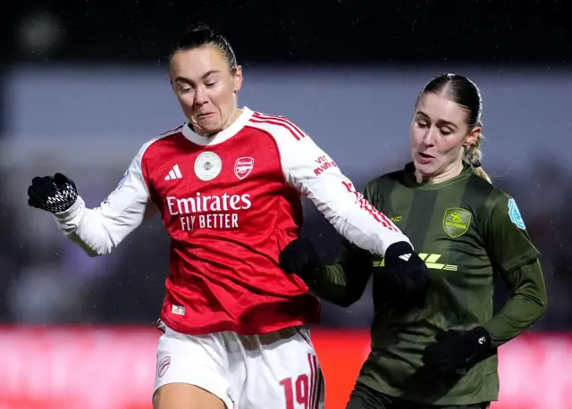 Foord holds off her full-back