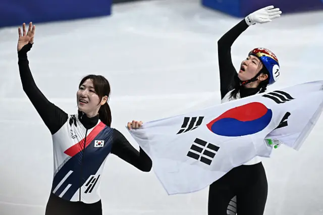 Gold medallists South Korea's Noh Do-hee and South Korea's Shim Suk-hee celebrate